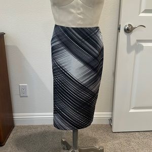 Vince Camuto Pencil skirt. Size 4.